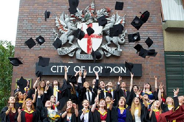 Reino Unido: Becas para Pregrado en Varios Temas City University London