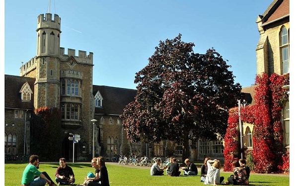 Reino Unido: Becas para Pregrado y Postgrado en Varios Temas University of Gloucestershire 