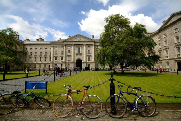 Irlanda: Becas para Pregrado en Varios Temas Trinity College Dublin
