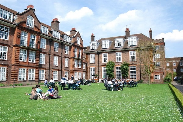 Reino Unido: Becas para Pregrado en Varios Temas Regent´s University London 