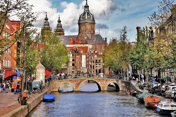Holanda: Becas para Maestría en Medicina University of Ámsterdam