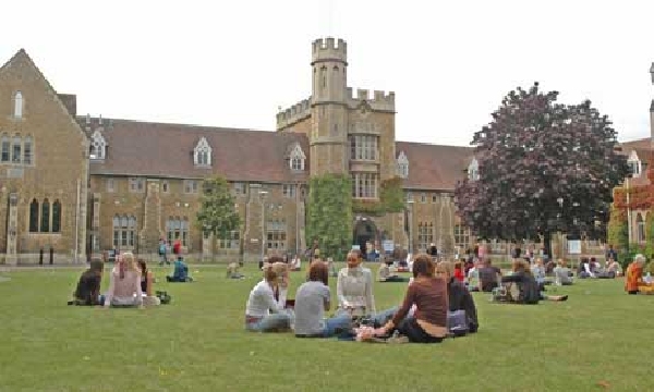 Reino Unido: Becas para Pregrado en Varios Temas University of Gloucestershire 