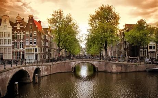 Holanda: Becas para Pregrado en Varios Temas Amsterdam University College
